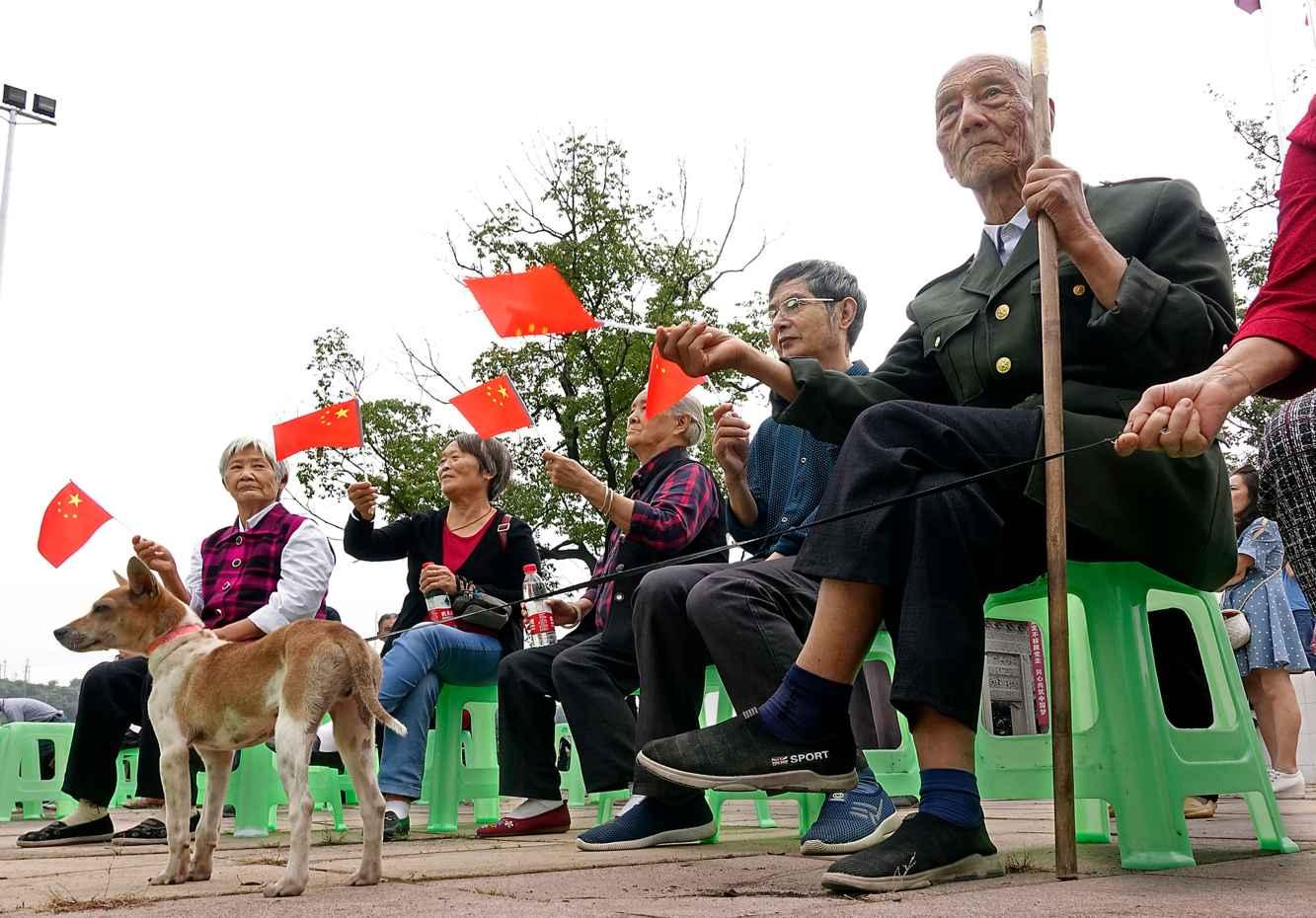 郭晶晶罕见现身名媛生日！穿搭朴实太低调，41岁徐子淇太抢镜！